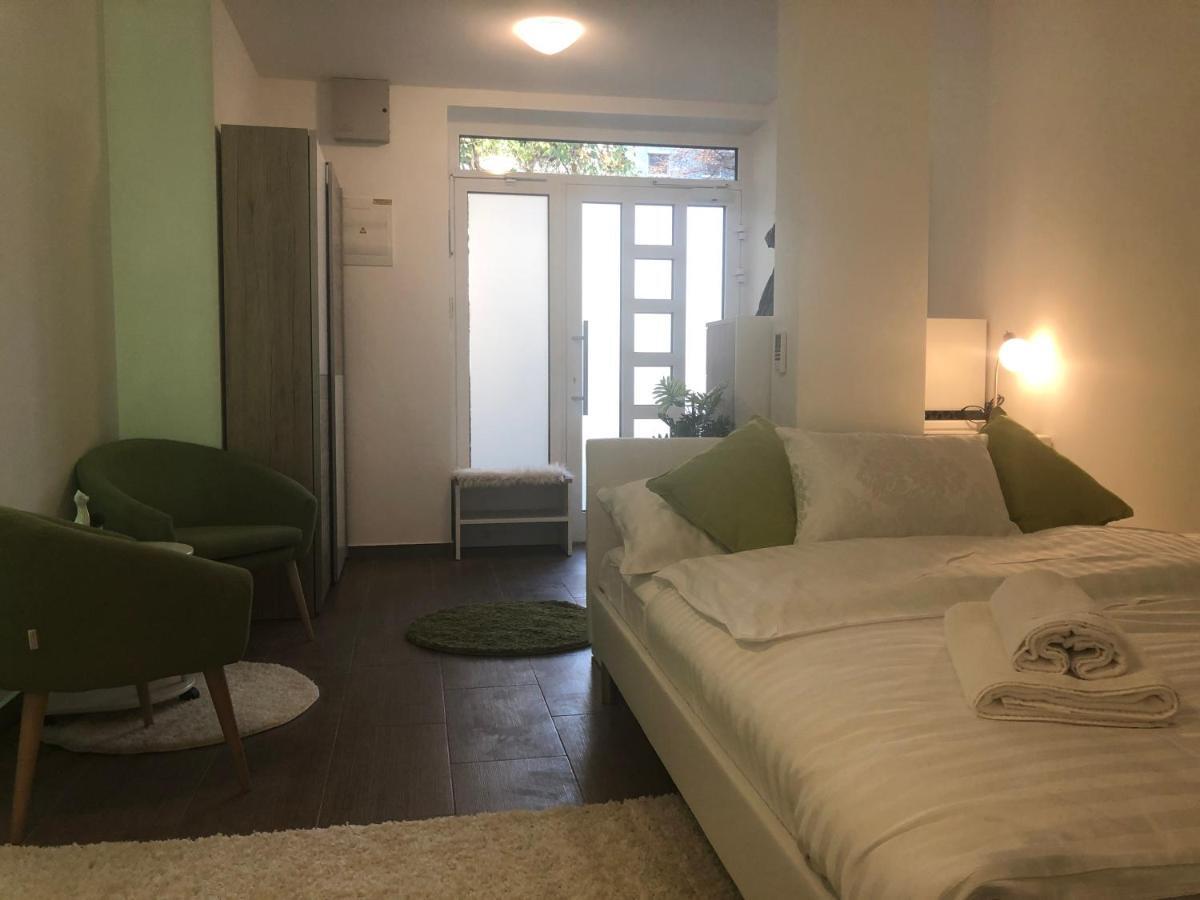 Luxury Central Studio Under The Castle Lägenhet Ljubljana Exteriör bild