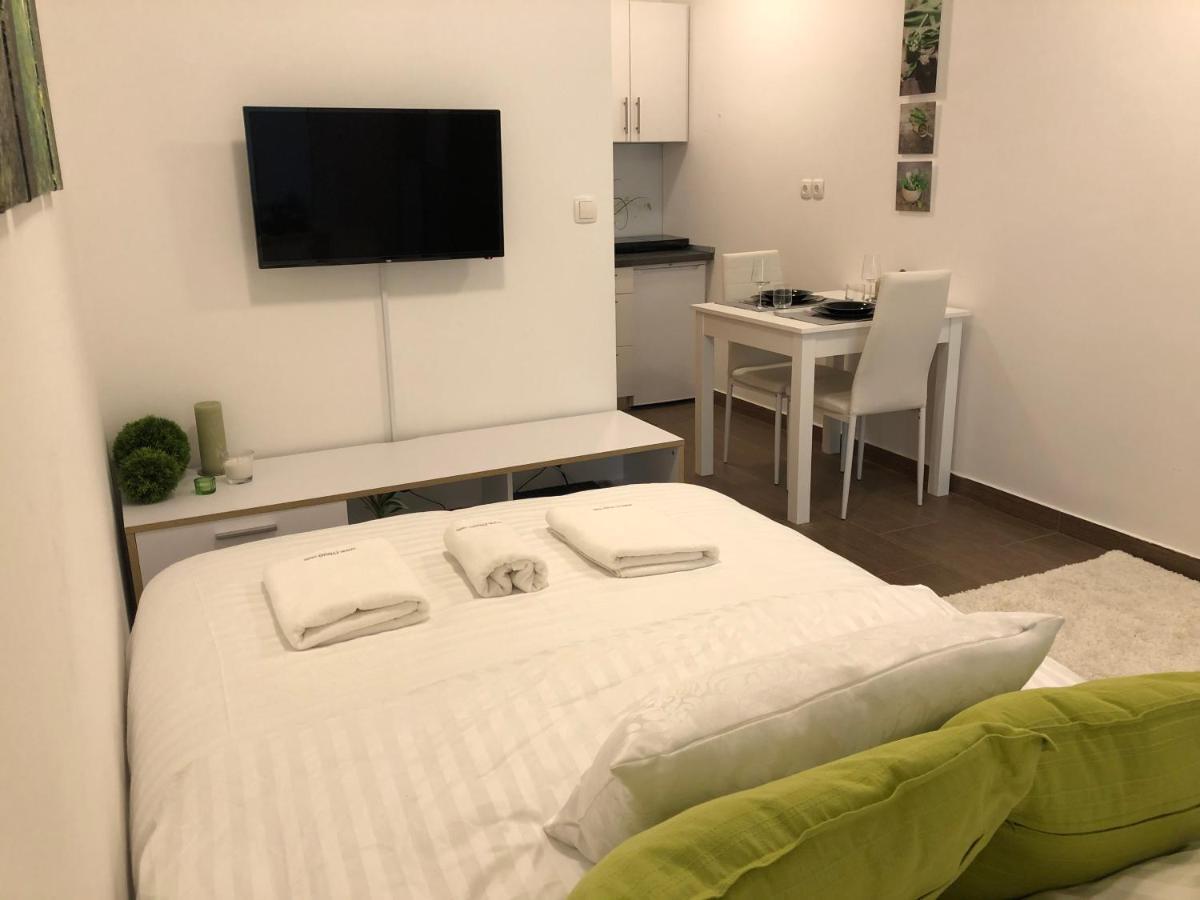 Luxury Central Studio Under The Castle Lägenhet Ljubljana Exteriör bild